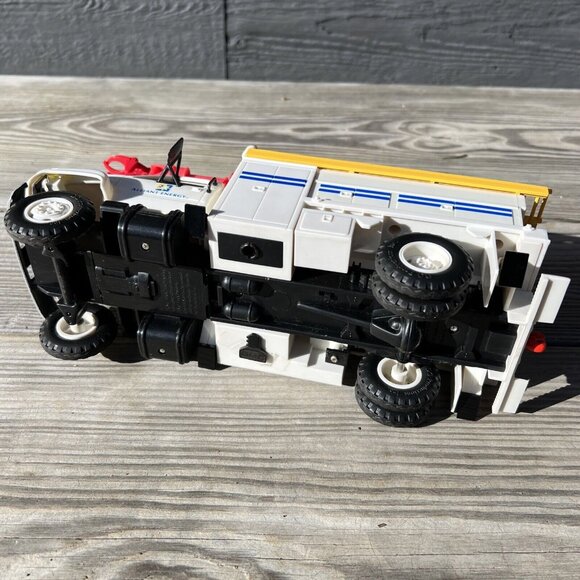 11" DG PRODUCTIONS -1996-2-1 Alliant Energy Pole Setter Auger Digger Truck - Picture 12 of 16